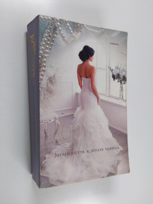 Nora Roberts : Jotain uutta ; Jotain vanhaa (yhteisnide)