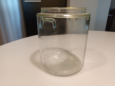 Wanha lasitölkki , 1 litra. Hieman vihertävä