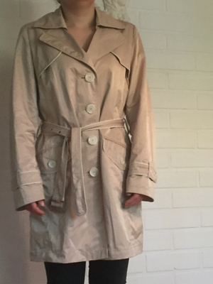 S.T.I beige trenssi 40