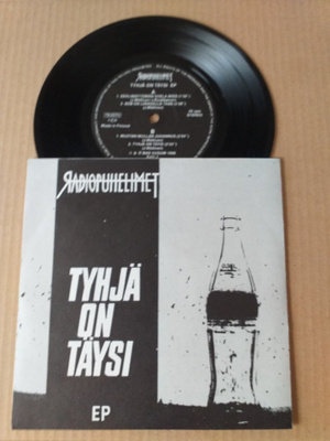 RADIOPUHELIMET tyhjä on täysi 7"EP ...1.painos mint