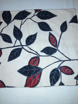 2 kpl sisustustyyny 35x35cm punamusta lehtikuvio