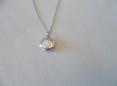 Hopea medaljonki kaulakoru