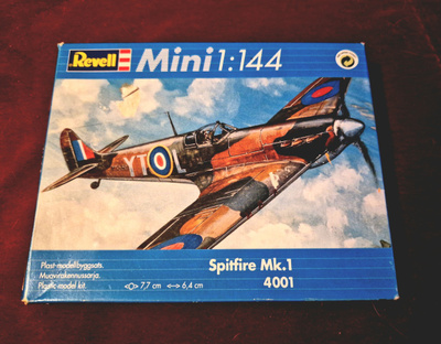 Revell  Mini  1:144 Spitfire MK 1 .1992