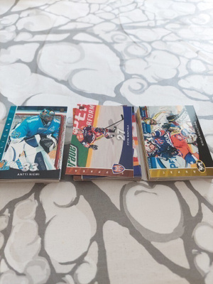 69 kpl Cardset 2006-07 jääkiekkokorttia