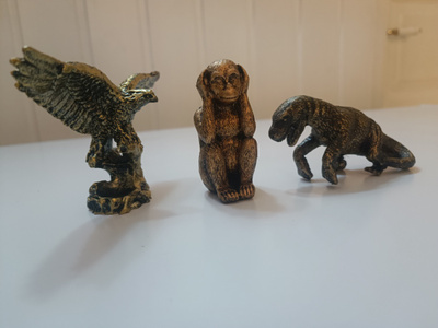 Dino, Kotka ja apina figuurit