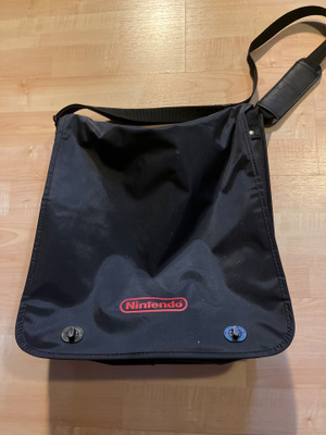 Nintendon musta olkalaukku