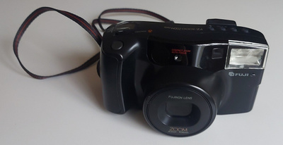 Fuji FZ-2000 Zoom date kamera