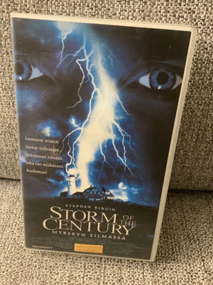 STORM OF THE CENTURY (MYRSKYN SILMÄSSÄ) STEPHEN KING  (VHS)