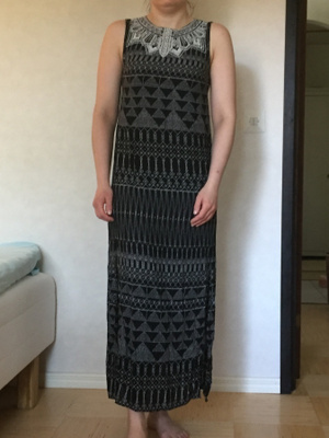 H&M mustavalkoinen maksimekko S