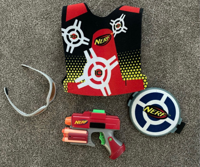 Nerf pyssy ja varusteita