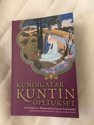 Kuningatar Kuntin Opetukset kirja / pokkari
