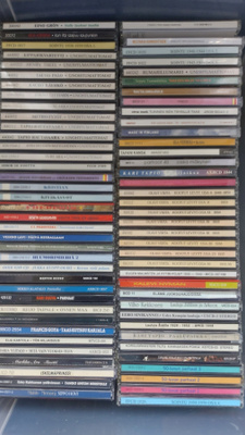 Iskelmä cd-levyjä vanhaa ja uudempaa