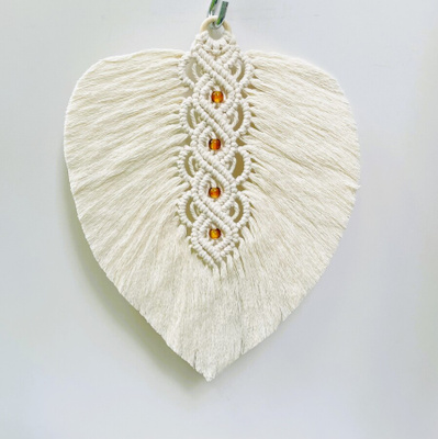 Iso makramee sulka / höyhen 6 - 28 x 35 cm
