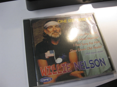 CD-levy Willie Nelson One step beyond