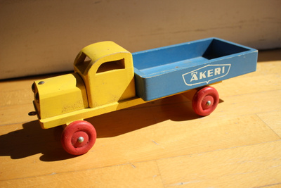 Kuorma- auto (puinen)