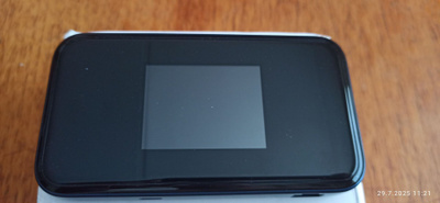 ZTE MU5002 5G-mobiilireititin akulla