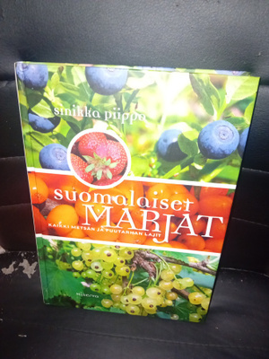 Sinikka Piippo  : Suomalaiset marjat ( SIS POSTIKULU )