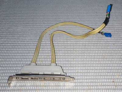 4 porttinen USB bracket header adapteri