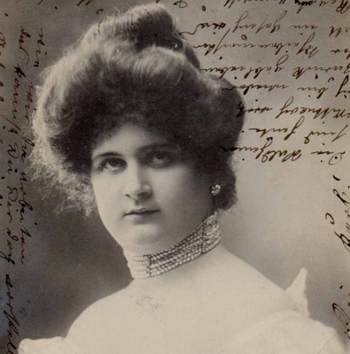 NAINEN / Viktoriaanisen ajan lady ja strassikoru. 1900-l.