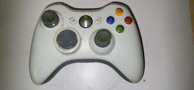 Valkoisenvärinen Xbox 360 wireless controller