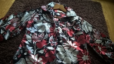 Puna-musta kuviollinen Satiinimekko / Mekko - koko L