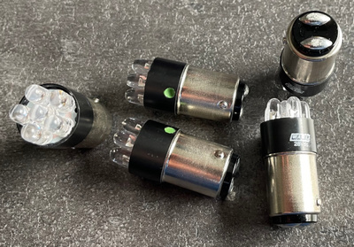 BA15d 28V  vihreitä LED-polttimoita 5kpl