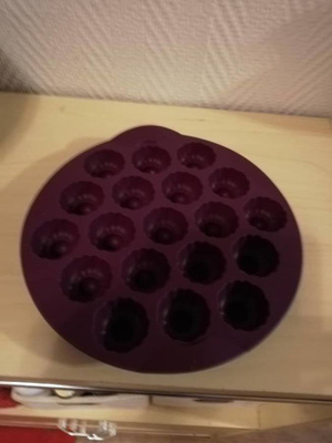 Tupperware Silikonivuoka Puolipalloja