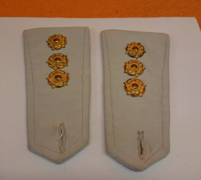 Kapteenin olkapoletit