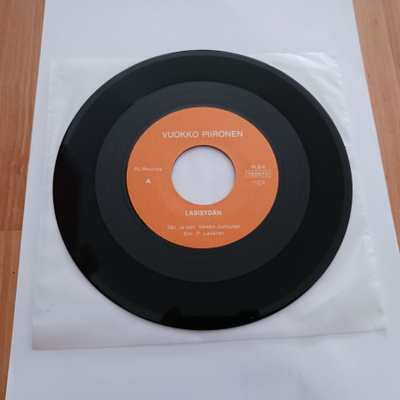 Vuokko Piironen – Lasisydän 7" orig 1984 Pop Iskelmä uusi