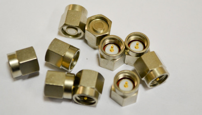 10 kpl erä uusia 50 ohm SMA päätteitä