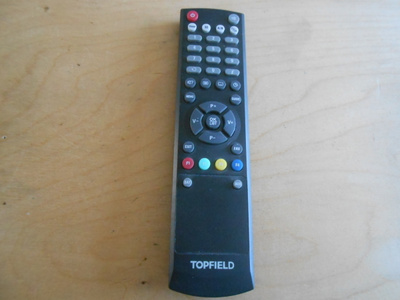 Alkuperäinen Topfield kaukosäädin.  ILU-55-1