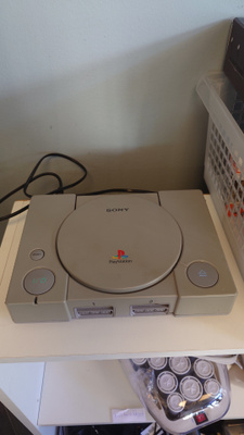Sony Playstation 1 pelikonsoli
