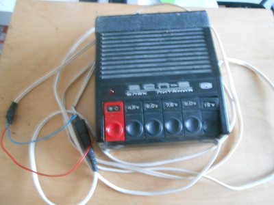 Virtalähde, 4,5. 6,0. 7,5. 9,0. 12,0 V.