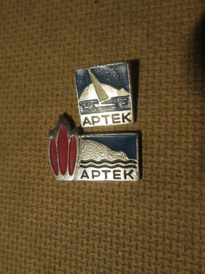 CCCP: kaksi vintage Artek-pioneerileiri -pinssiä