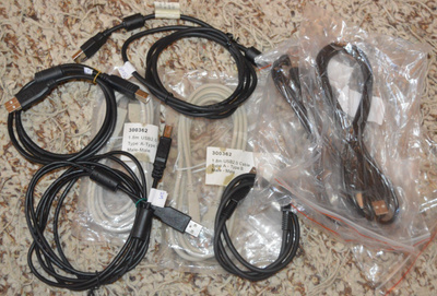 10kpl sekalaisia USB kaapeleita