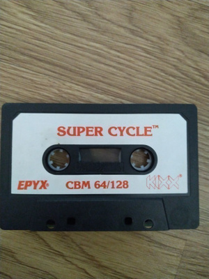 Super cycle C64 kasettipeli