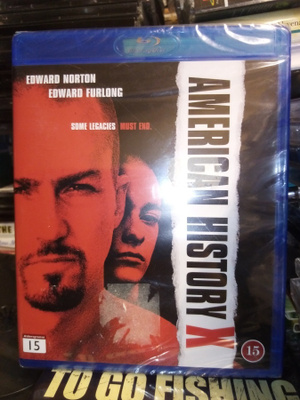 BLU-RAY AMERICAN HISTORY X ( UUSI) SIS POSTIKULU
