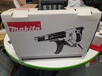 Makita nauharuuvari