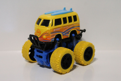 Monsterikleinbus