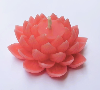 Mehiläisvahakynttilä Lootus -persikka- 4 cm x 9 cm