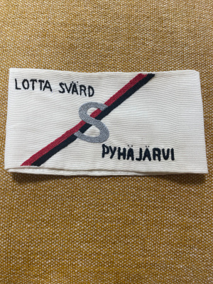 Lotta Svärd   hihanauha PYHÄJÄRVI