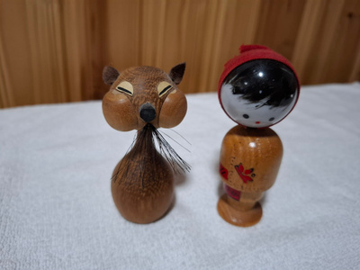 Kokeshi nukke ja puinen kissa veistos vintage RARE