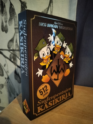 Aku Ankan taskukirja - Sudenpentujen käsikirja - 512 sivua