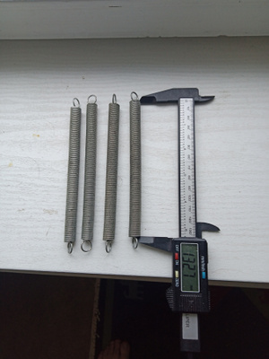 Vetojousi 4kpl, 134mm (jousiosa), Ø 11mm, lenkki 8mm.
