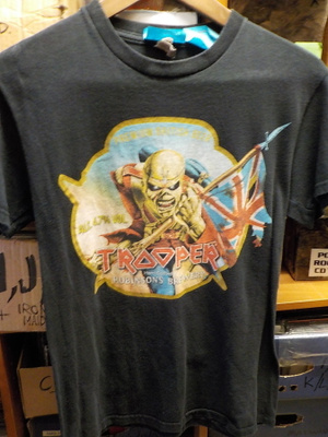 TROOPER PREMIUM BRITISH BEER PROMO T-PAITA KOKO S (W)