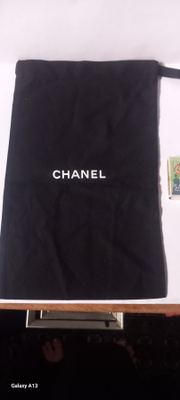 Chanel dustbag. Musta