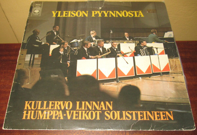 Yleisön pyynnöstä Kullervo Linnan Humppa Veikot solisteineen