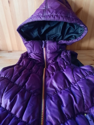 Lämpöliivi värikkäillä vetoketjuilla