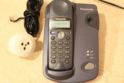 Vanha Panasonic lankapuhelin, johdoton luuri
