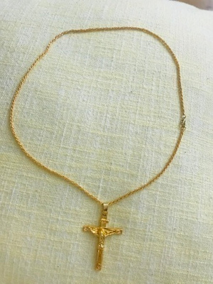 Uusi Jeesus risti kultapinnoitettu